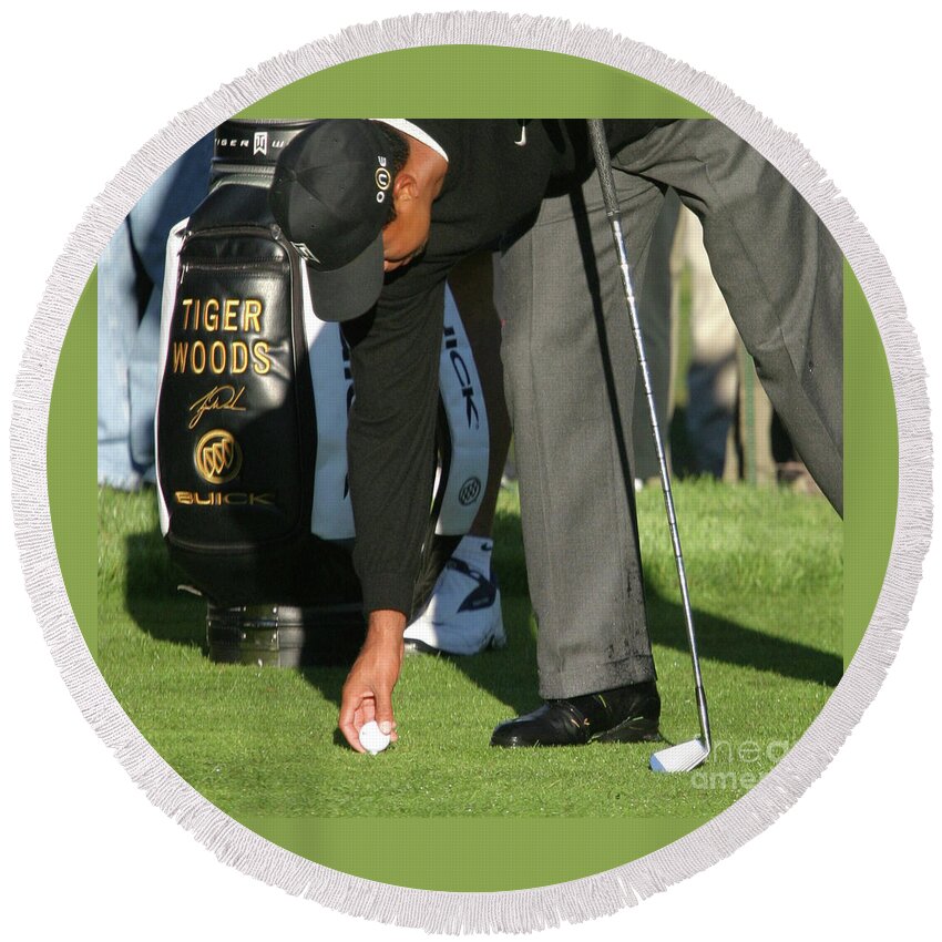 Tiger Round Beach Towel featuring the photograph Tiger Woods Up Close by Chuck Kuhn