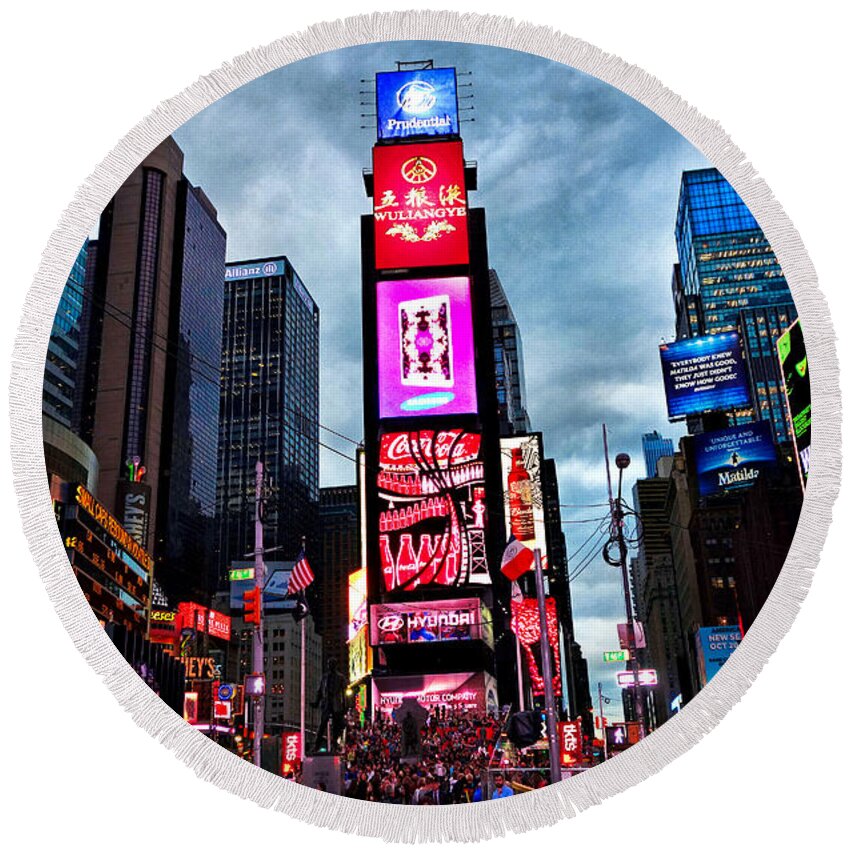 Times Square Round Beach Towel featuring the photograph Times Square North H by Robert Meyers-Lussier