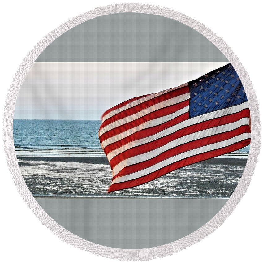 United States Of America Round Beach Towel featuring the photograph To Shining Sea by Jan Gelders