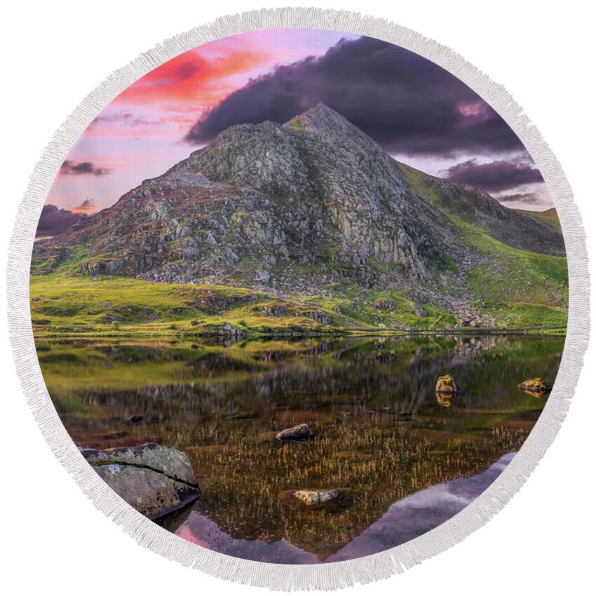 Tryfan Mountain Round Beach Towel featuring the photograph Tryfan Mountain Sunset by Adrian Evans