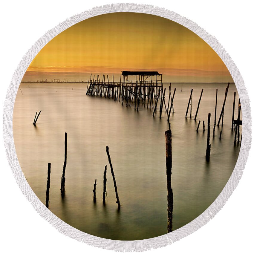 Pier Round Beach Towel featuring the photograph Twilight by Jorge Maia