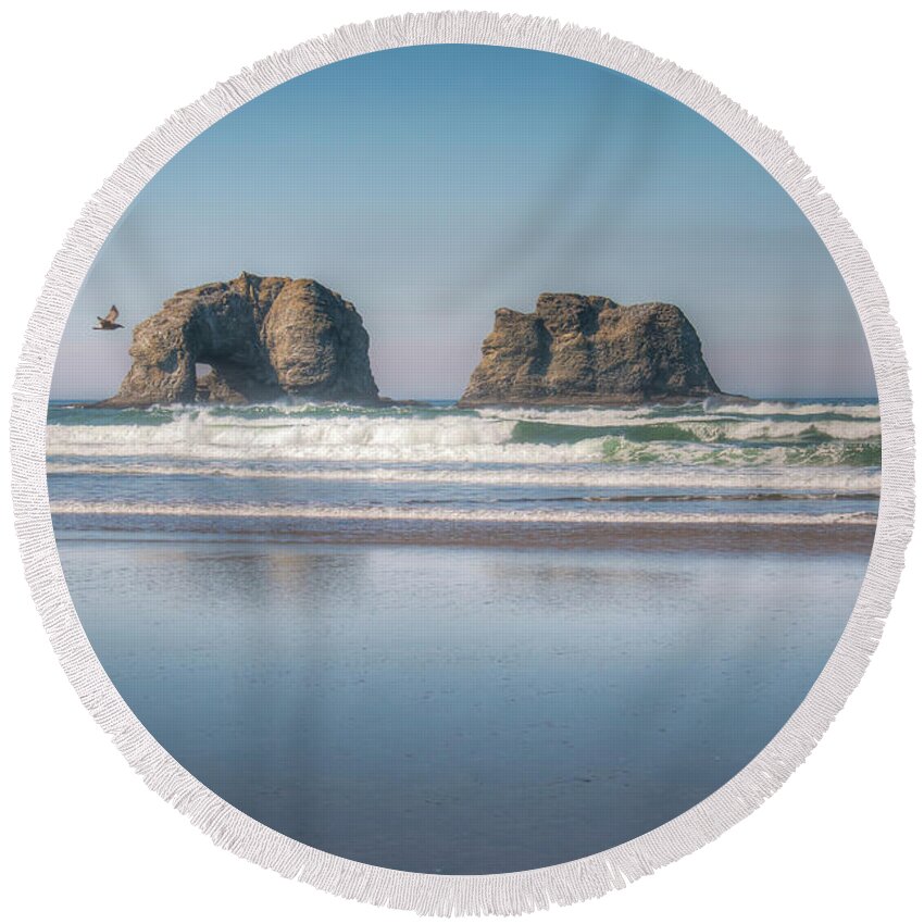 Twin Rocks Round Beach Towel featuring the photograph Twin Rocks 0663 by Kristina Rinell
