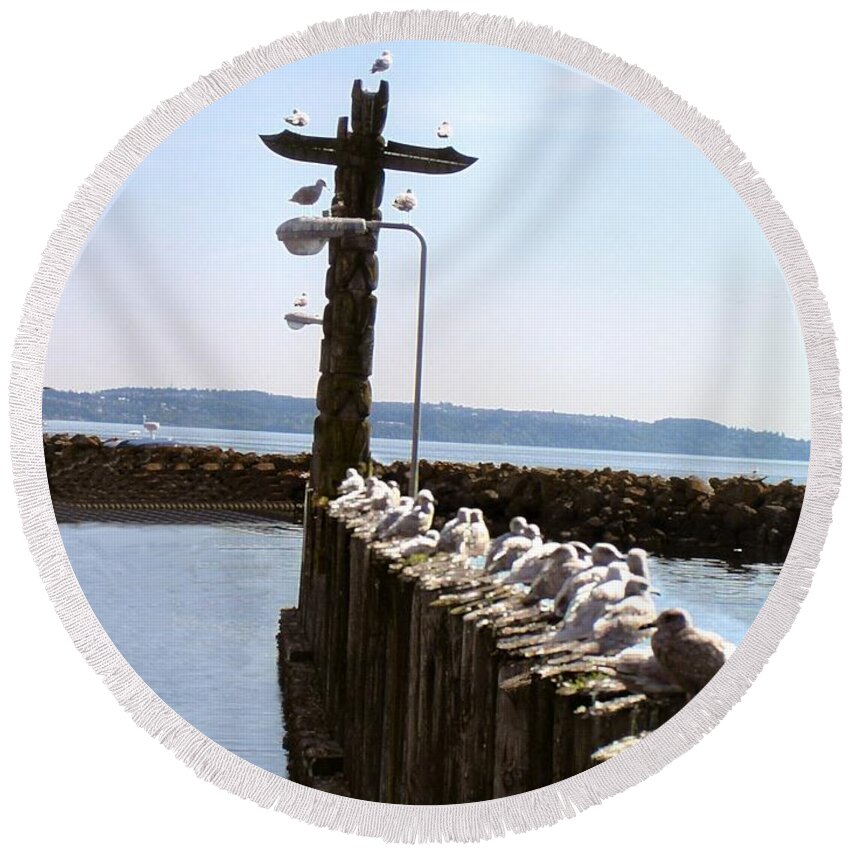 Birds Round Beach Towel featuring the photograph Unemployment Line For Gulls by A L Sadie Reneau