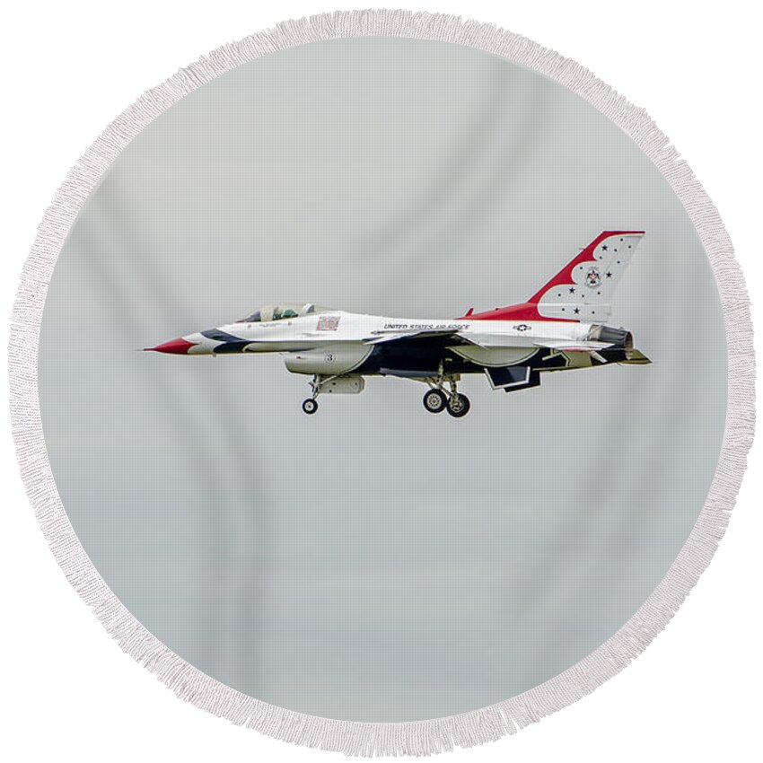 United States Air Force Thunderbirds Round Beach Towel featuring the photograph United States Air Force Thunderbirds  09 by Susan McMenamin