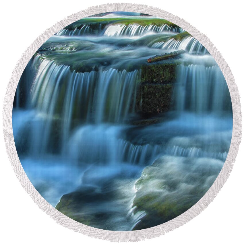 Landscape Round Beach Towel featuring the photograph Upper King Falls by Jonathan Nguyen