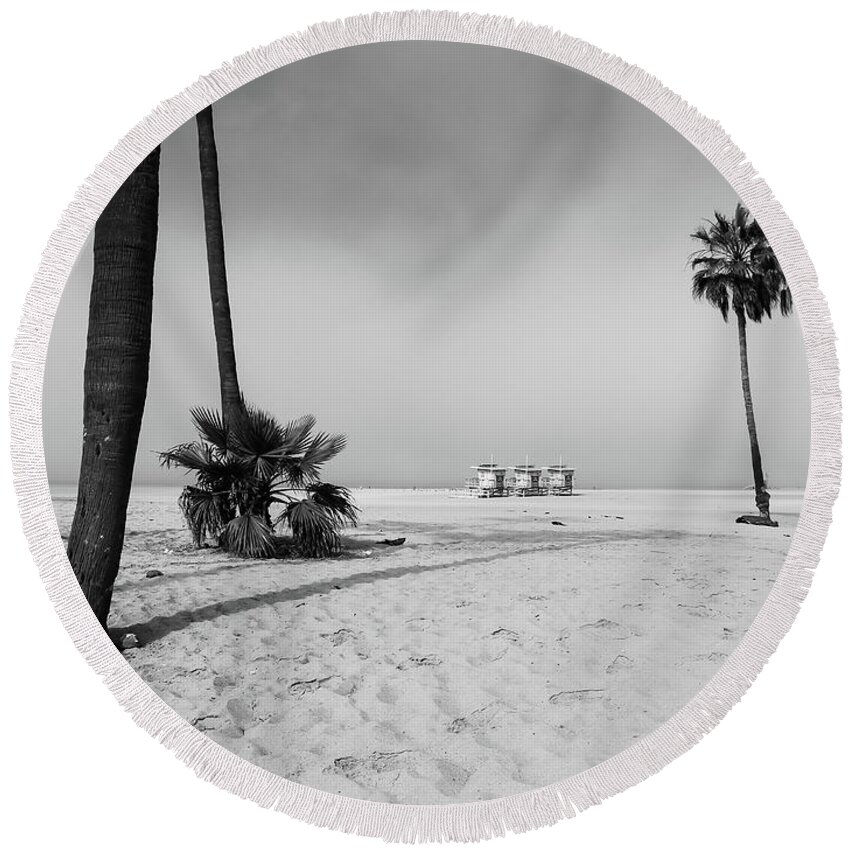 Holiday Round Beach Towel featuring the photograph Venice beach by Alberto Zanoni