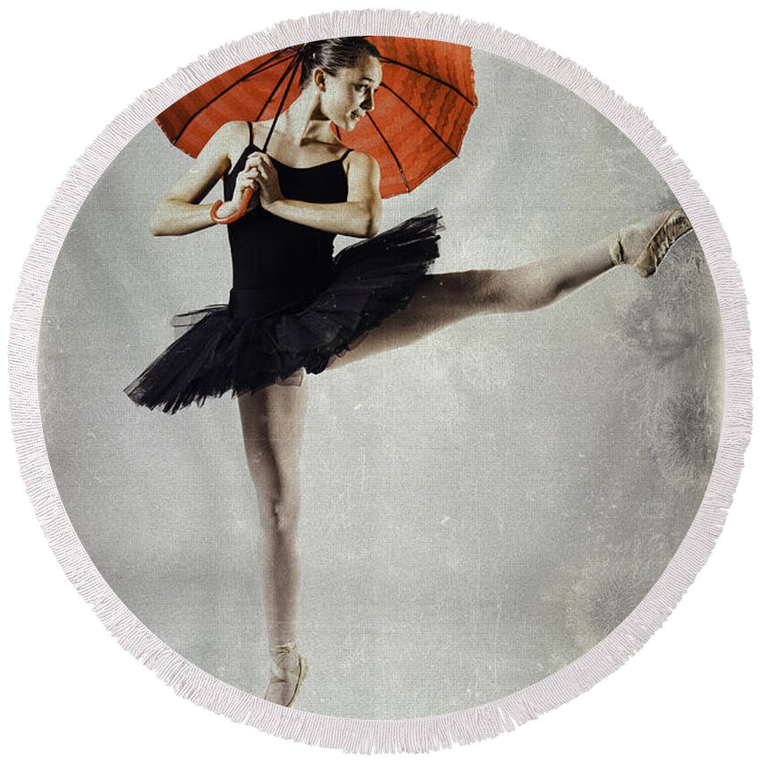 Ballet Round Beach Towel featuring the photograph Very Pointey by Monte Arnold