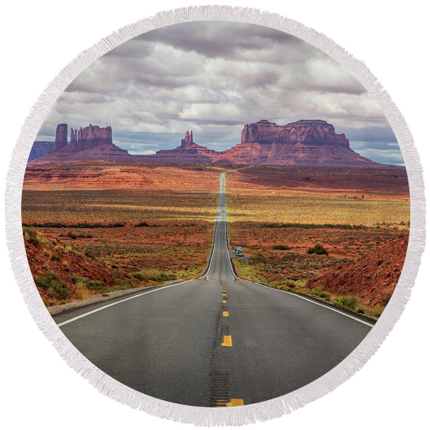 Landscape Round Beach Towel featuring the photograph View of Monument Valley From Forrest Gump Point by Mimi Ditchie