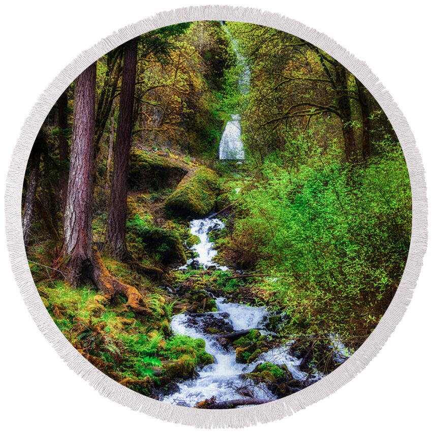 Wahkenna Falls Round Beach Towel featuring the photograph Wahkeena Falls by Harry Spitz