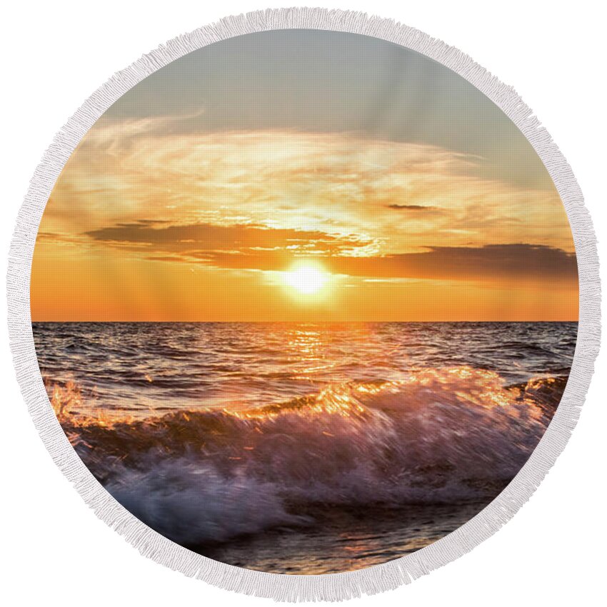 Landscape Round Beach Towel featuring the photograph Waves Crashing With Suset by Lester Plank