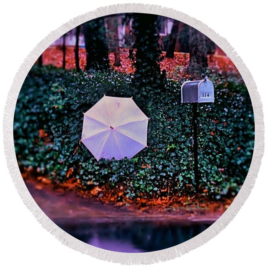 Fine Art Round Beach Towel featuring the photograph While I Wait by Rodney Lee Williams