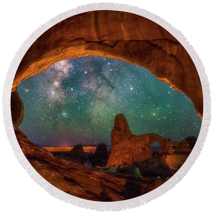 Night Sky Round Beach Towel featuring the photograph Window to the Heavens by Darren White
