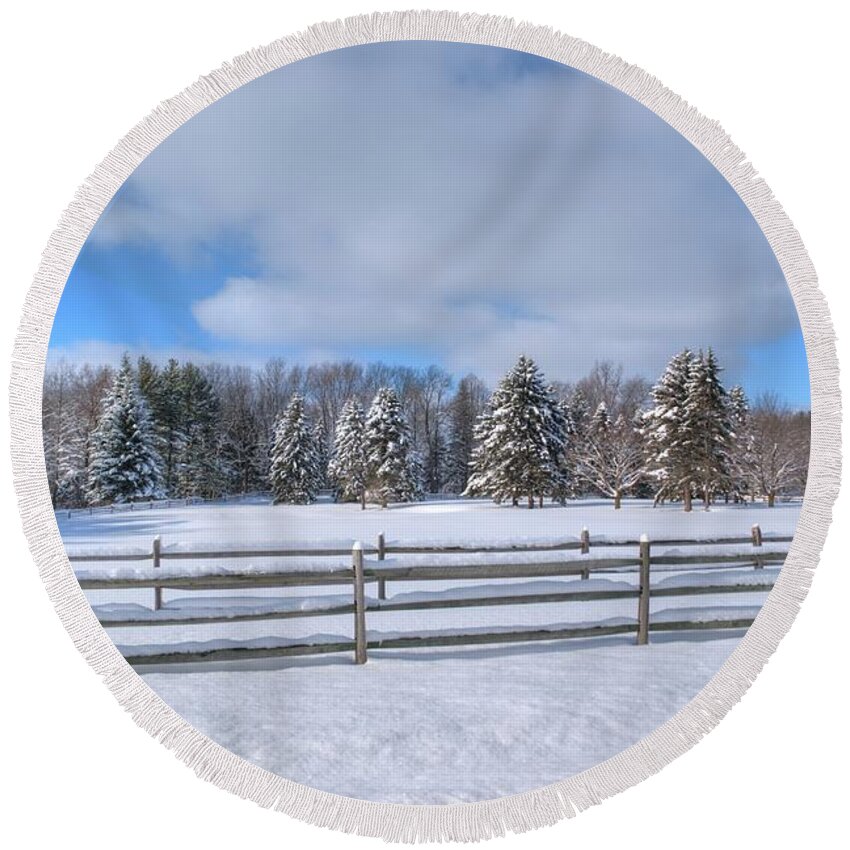 Snow Round Beach Towel featuring the photograph Winter Scenery 14589 by Guy Whiteley