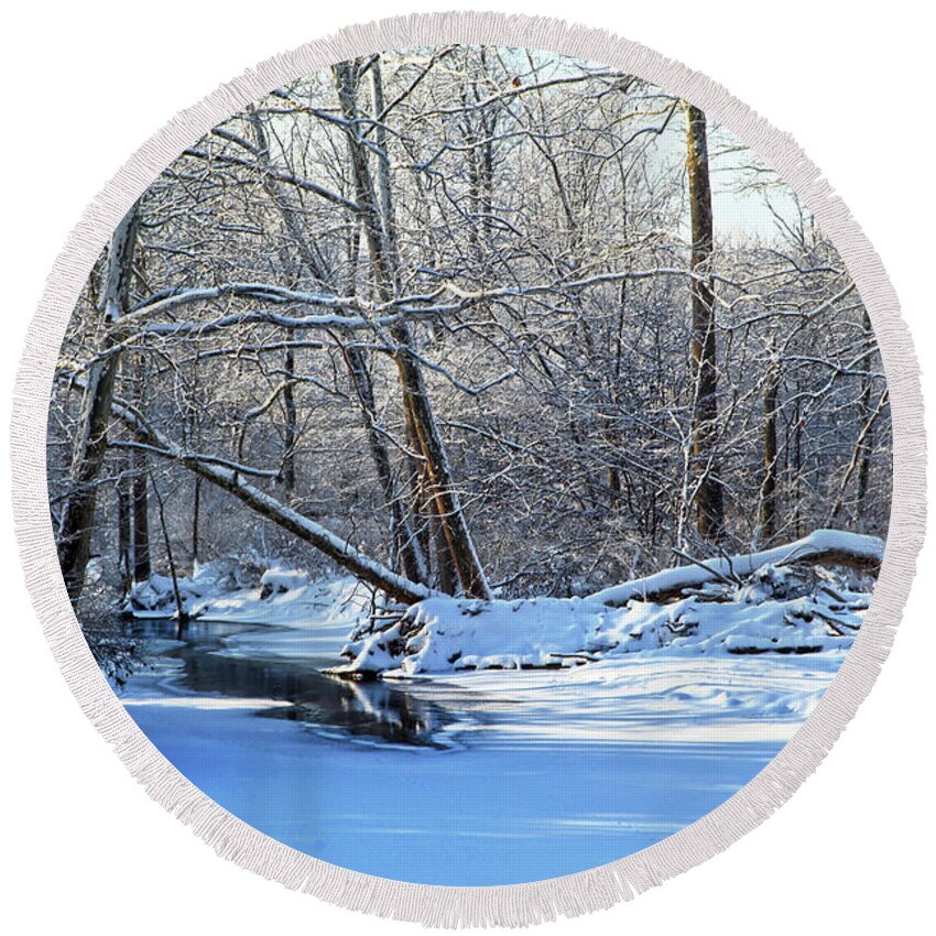 Snow Round Beach Towel featuring the photograph Winters edge by Robert Och