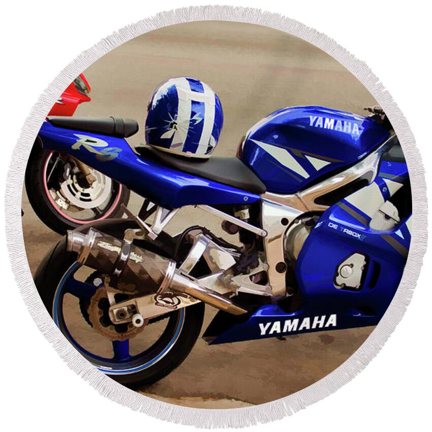 Sport Bike Round Beach Towel featuring the photograph Yamaha YZF-R6 Motorcycle by Joann Copeland-Paul