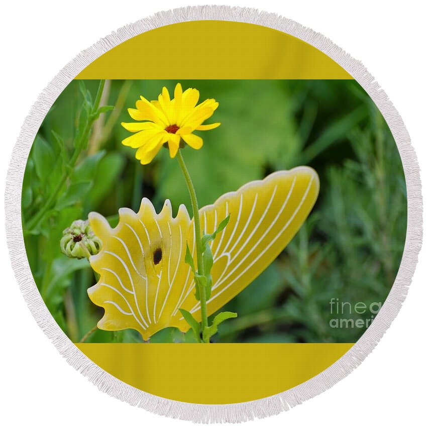 Butterfly Round Beach Towel featuring the photograph Yellow Butterfly by Merle Grenz