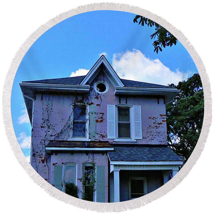 Little Pink Round Beach Towel featuring the photograph Little Pink Abandoned House #1 by Cyryn Fyrcyd
