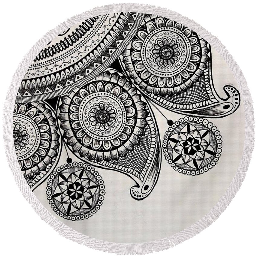 Black and white circle doodle pattern version 1 Bath Towel by