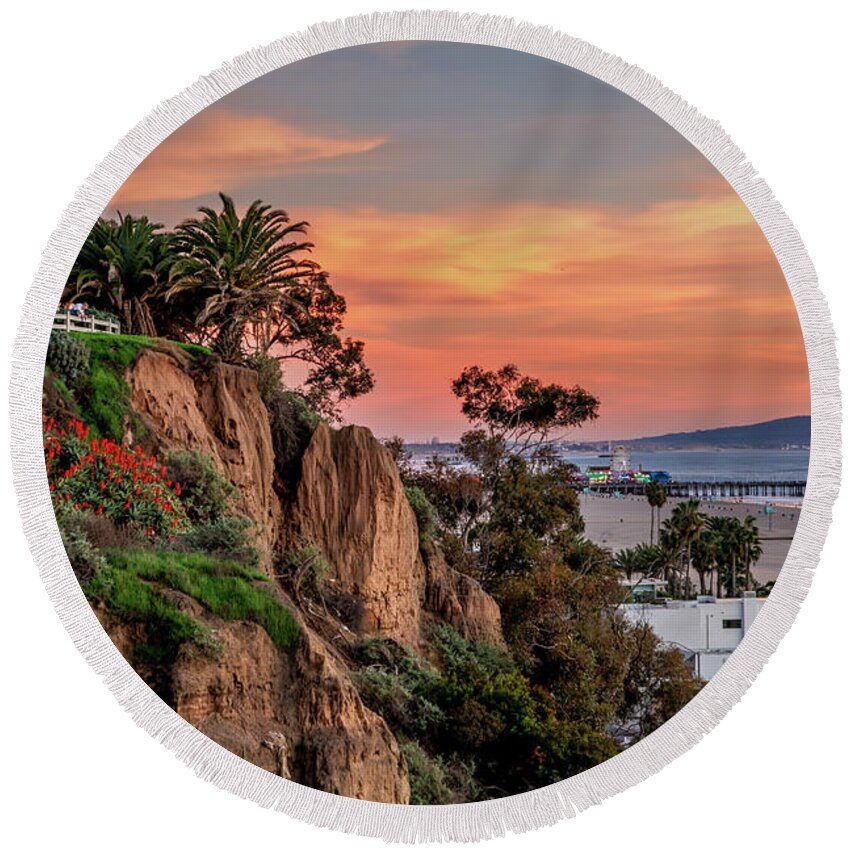 Palisades Park Round Beach Towel featuring the photograph A Nice Evening In The Park by Gene Parks