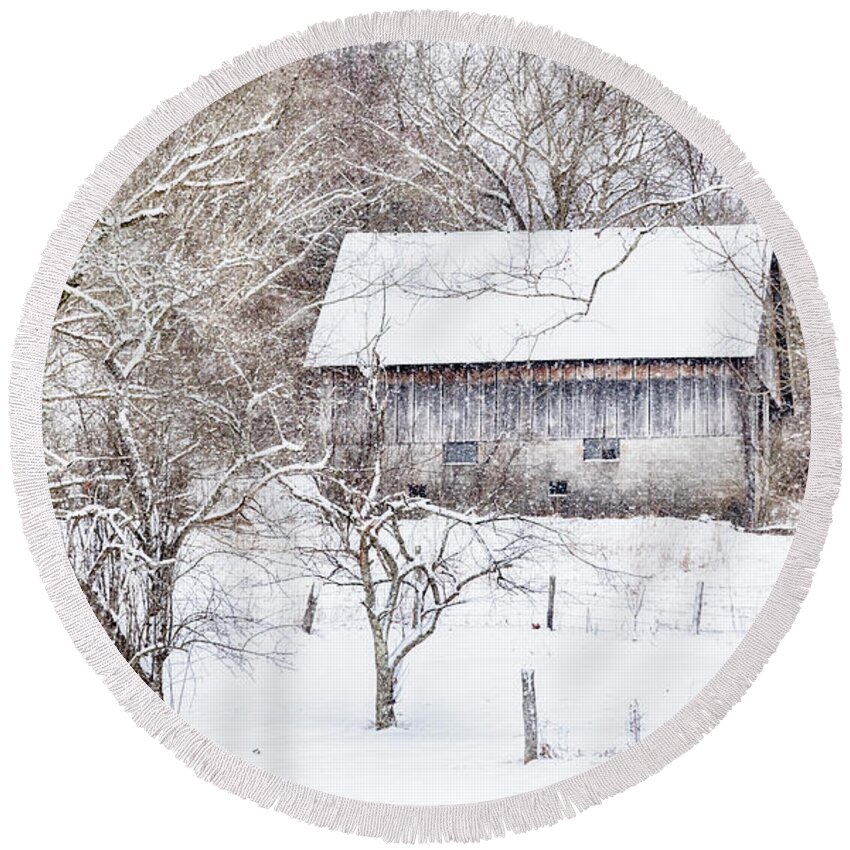 Barn Round Beach Towel featuring the photograph Barn in the Snow #2608 by Susan Yerry