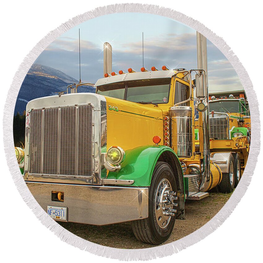 Big Rigs Round Beach Towel featuring the photograph Catr9381-19 by Randy Harris