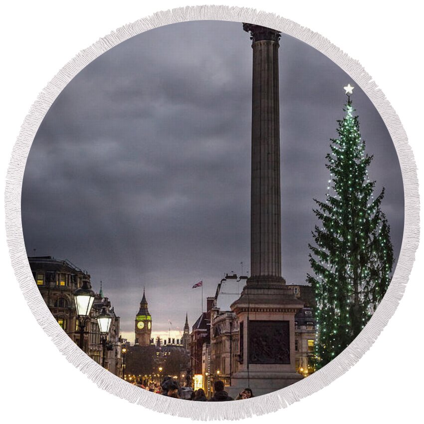 Father Christmas Round Beach Towel featuring the photograph Christmas in Trafalgar Square, London by Perry Rodriguez