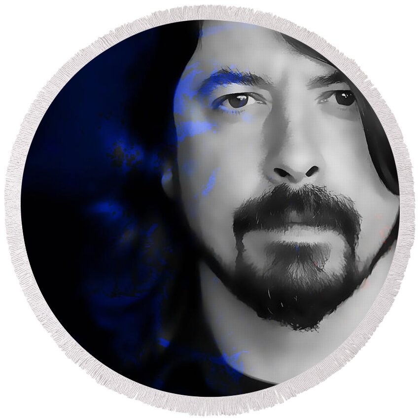 Dave Grohl Photographs Round Beach Towel featuring the mixed media Dave Grohl by Marvin Blaine