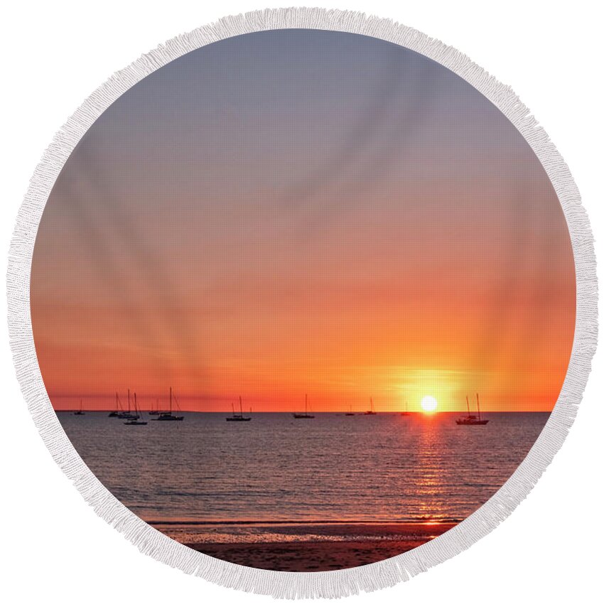 Sunset Round Beach Towel featuring the photograph Days End by Catherine Reading