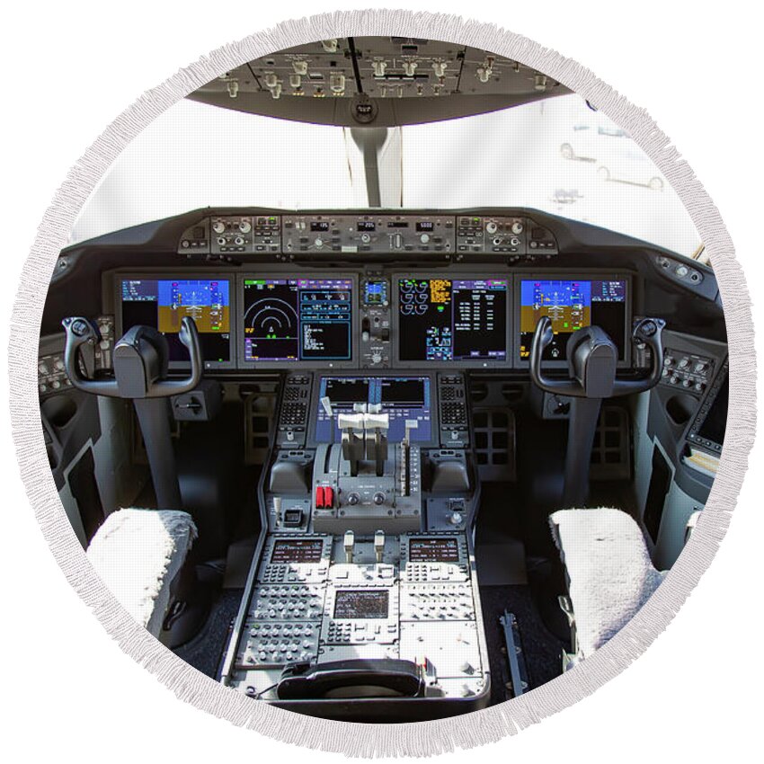 Cockpit Round Beach Towel featuring the photograph El Al Boeing 787-9 Dreamliner cockpit by Nir Ben-Yosef