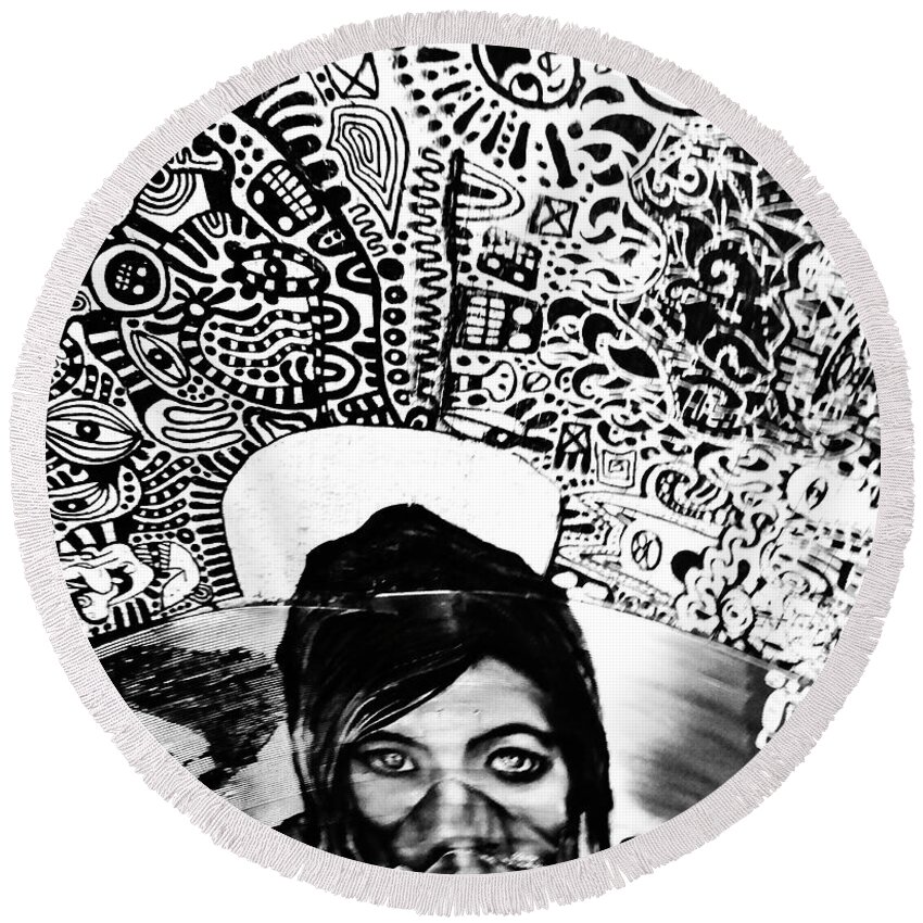 Street Art Round Beach Towel featuring the photograph Eyes of Zabou and Psychodoodly by Suzette Kallen