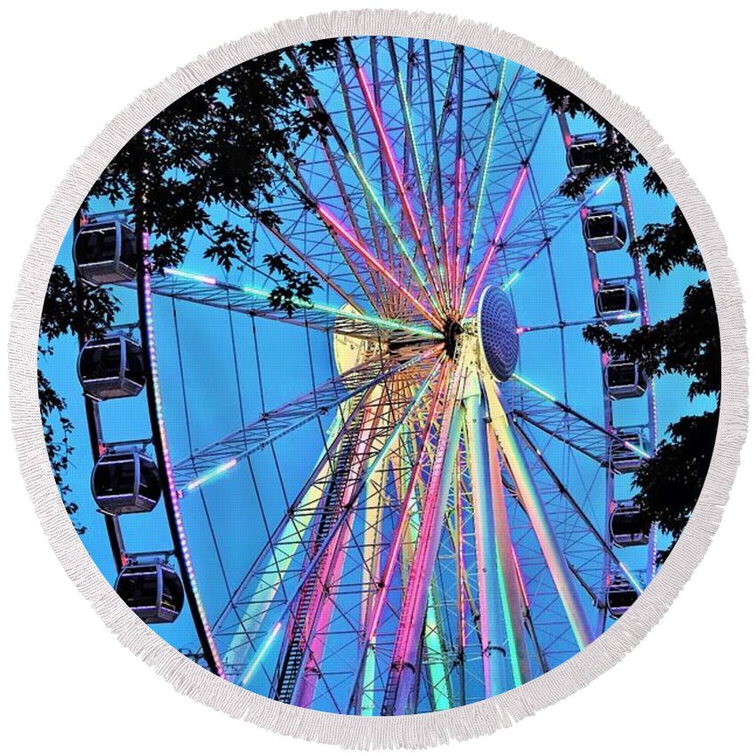 Ferris Wheel Round Beach Towel featuring the photograph Farris Wheel Pigeon Forge by Merle Grenz