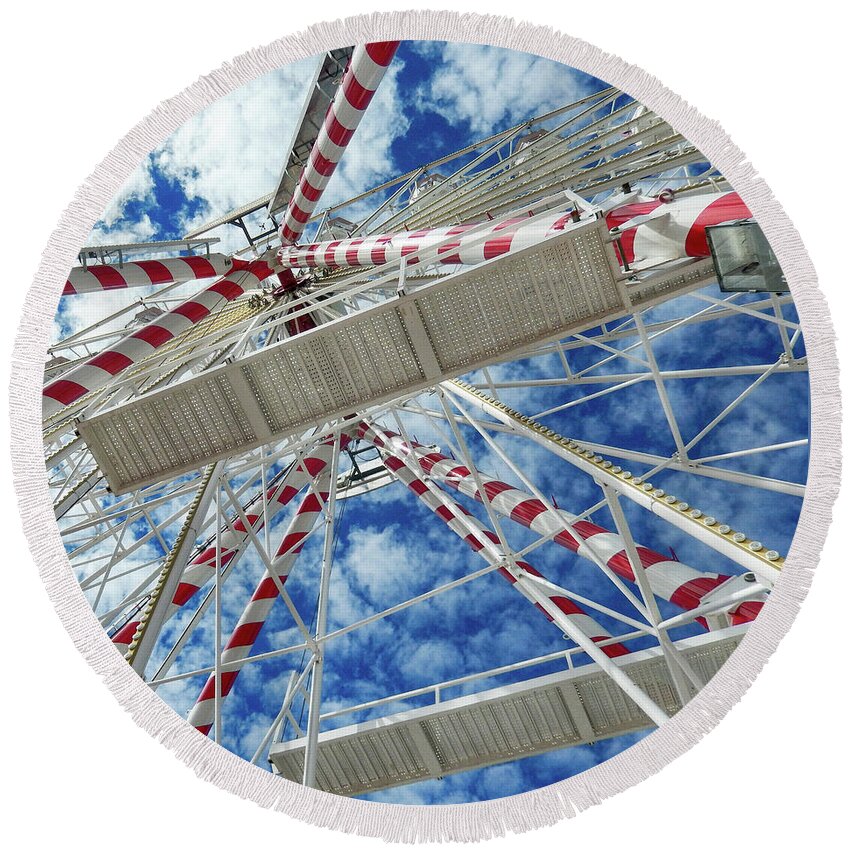 Ferris Wheel Round Beach Towel featuring the photograph Ferris Wheel by Michael Frank