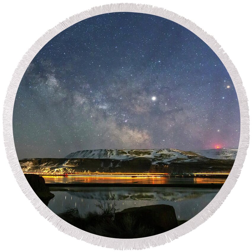 Night Round Beach Towel featuring the photograph Gorge Milky Way by Cat Connor