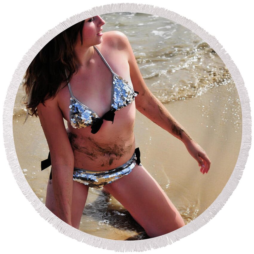 Girl Round Beach Towel featuring the photograph Hand Full by Robert WK Clark