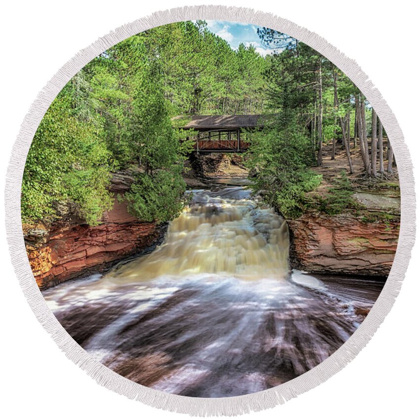 Horton Covered Bridge Round Beach Towel featuring the photograph Horton Covered Bridge by Susan Rissi Tregoning
