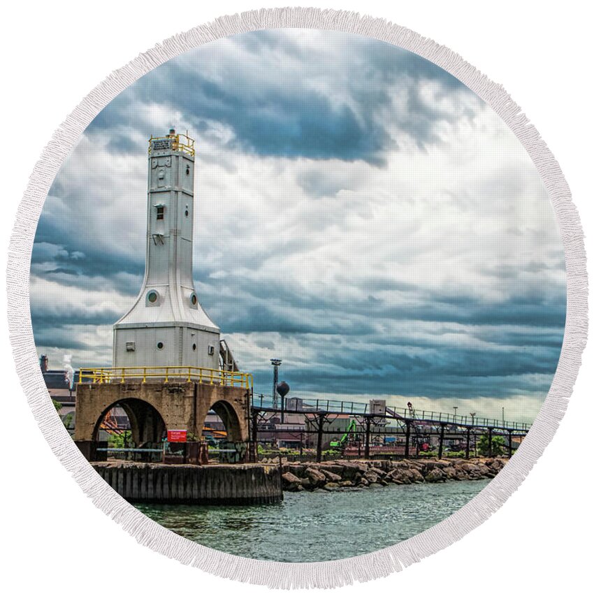 Indiana Harbor East Breakwater Light Round Beach Towel featuring the photograph Indiana Harbor East Breakwater Light by Phyllis Taylor