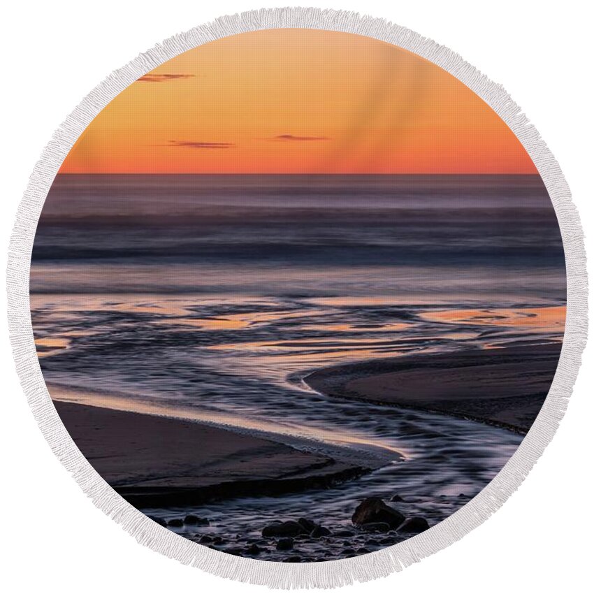 Wasim Muklashy Round Beach Towel featuring the photograph It Ends Where It Begins Where It Ends. by Wasim Muklashy