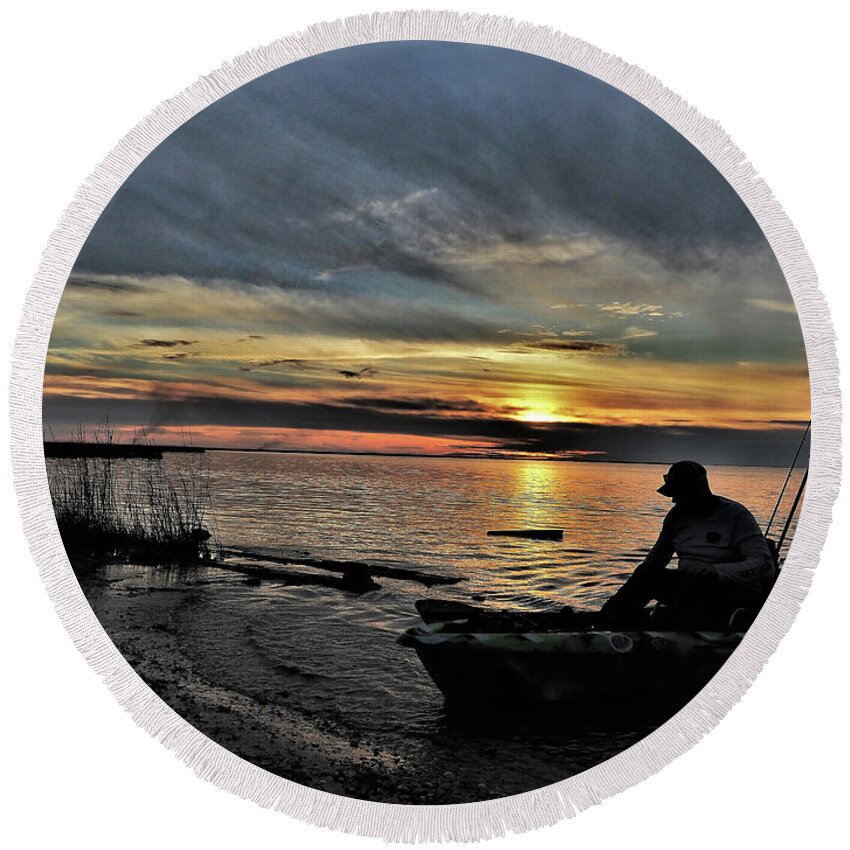 Sunset Round Beach Towel featuring the photograph Keith Lake Kayaker by Jerry Connally