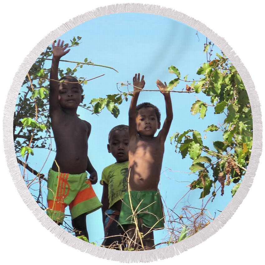 Africa Round Beach Towel featuring the photograph Kids by Eric Pengelly