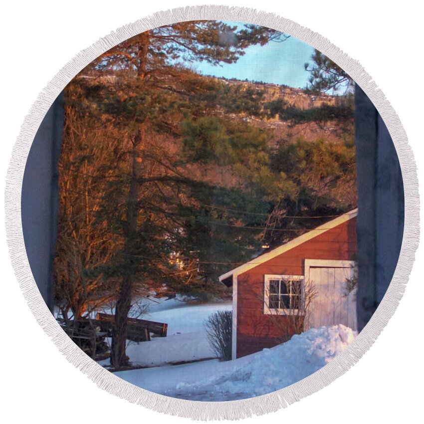 Snow Round Beach Towel featuring the photograph Little Red Shed by Chuck Shafer