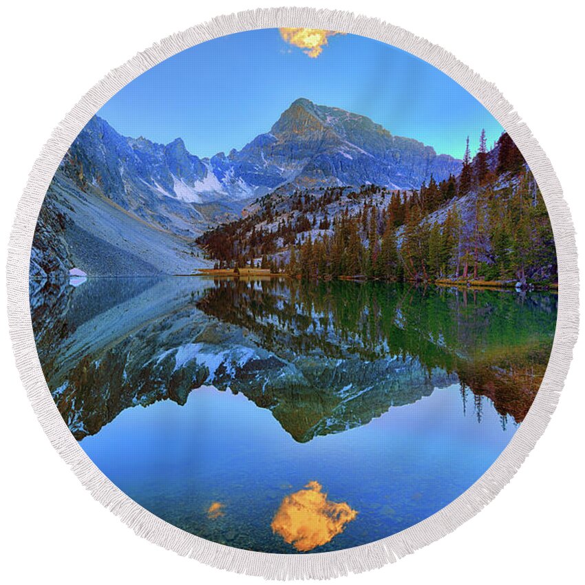 Merriam Lake Round Beach Towel featuring the photograph Merriam Mirror by Greg Norrell
