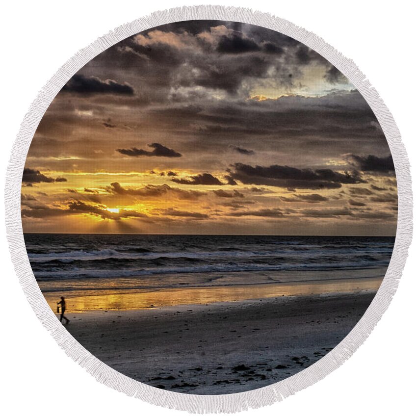 Morning Round Beach Towel featuring the photograph Mornig Sun by Dennis Dugan