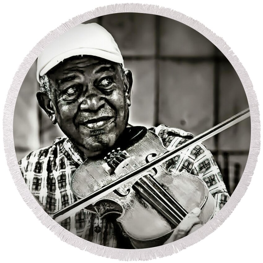 Musician Round Beach Towel featuring the photograph New York Street Fiddler by Pheasant Run Gallery