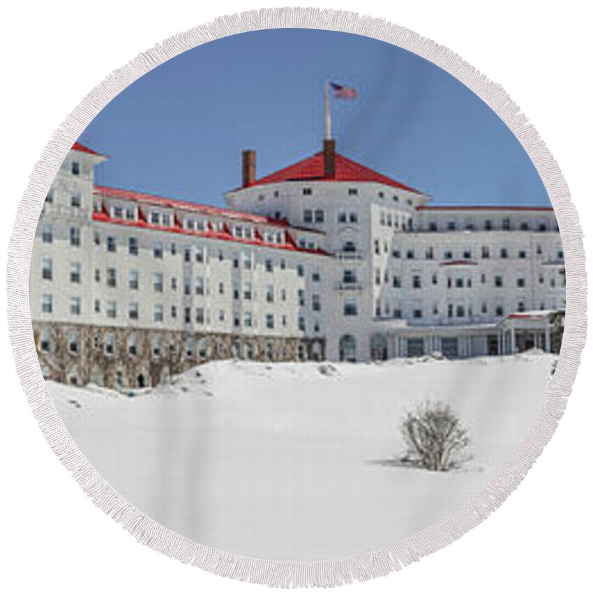 New Hampshire Round Beach Towel featuring the photograph Omni Mount Washington Resort by Edward Fielding