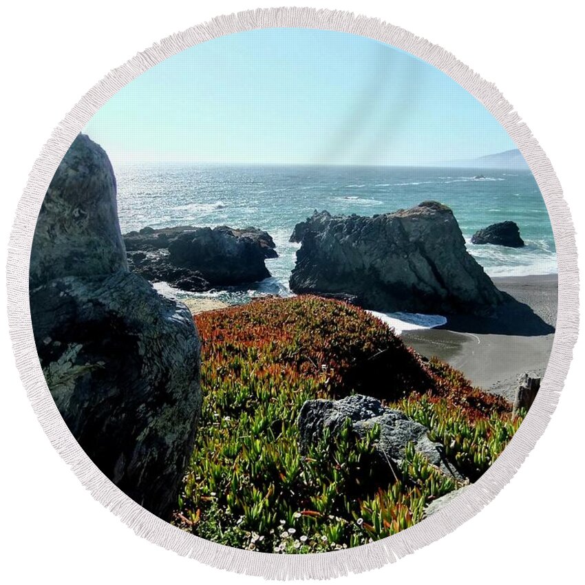 Pacific Ocean Round Beach Towel featuring the photograph Pacific Ocean Beauty by Kathy Chism