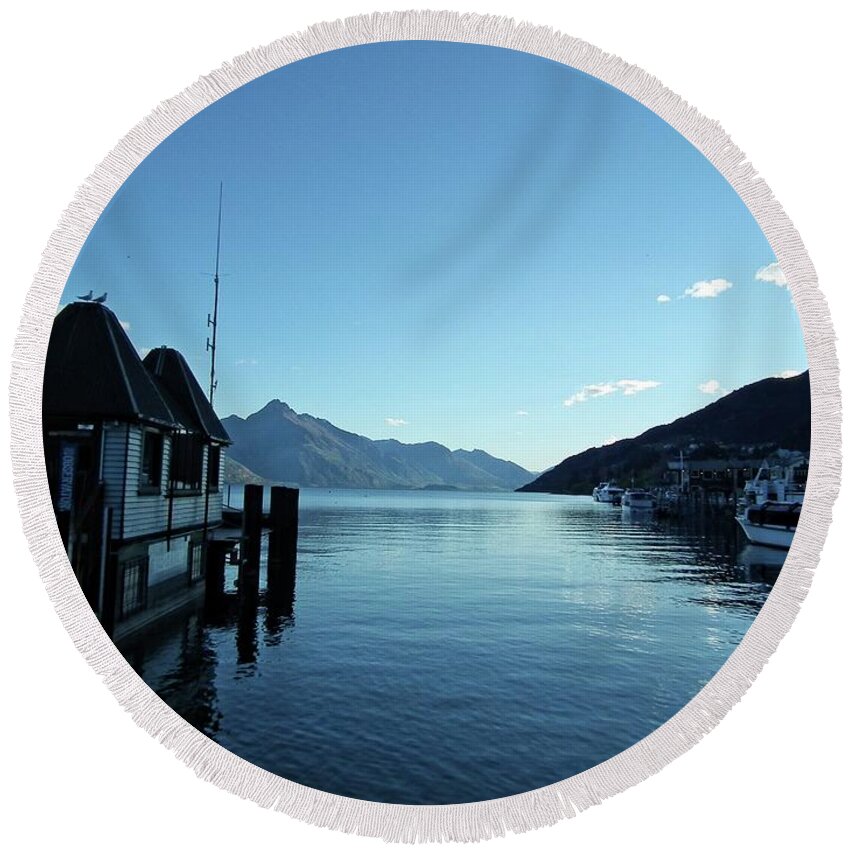Sky Round Beach Towel featuring the photograph Queenstown waterfront by Martin Smith