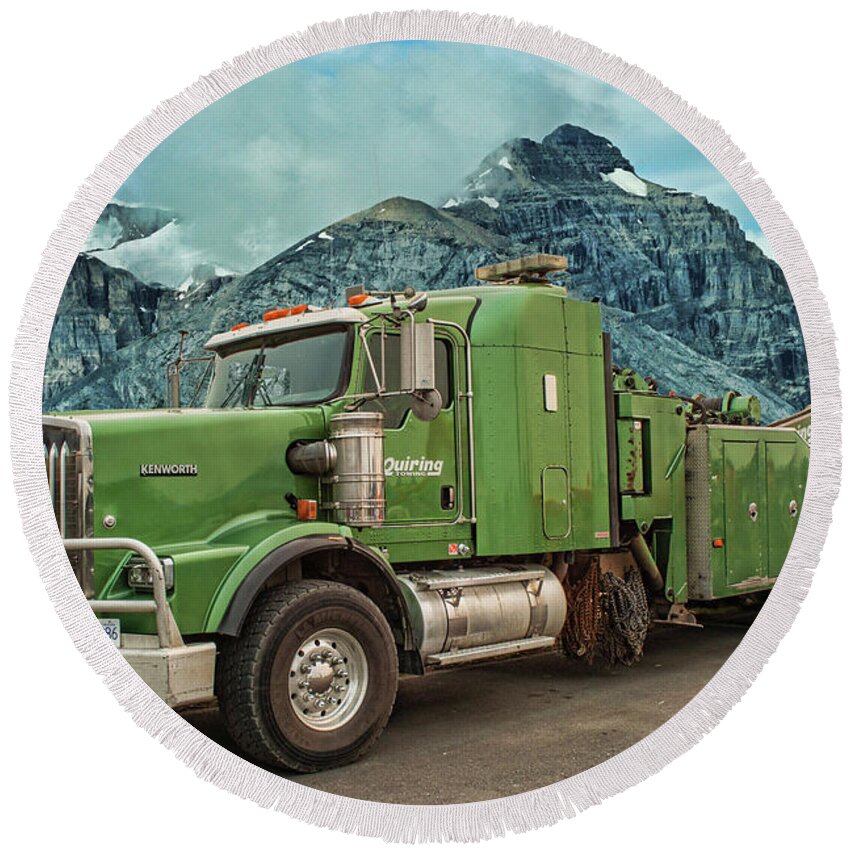Big Rigs Round Beach Towel featuring the photograph Quiring Tow Truck by Randy Harris