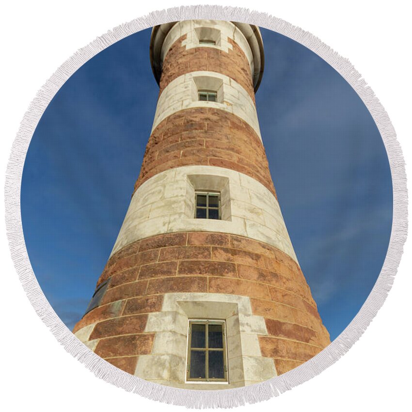 Roker Round Beach Towel featuring the photograph Roker lighthouse 1 by Steev Stamford