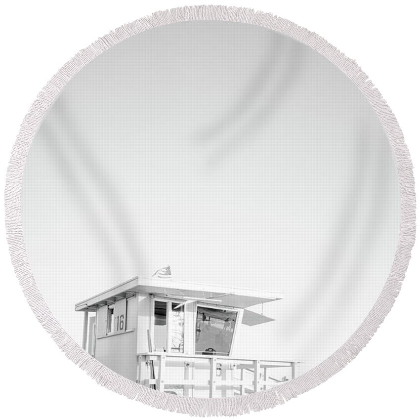America Round Beach Towel featuring the photograph Santa Monica Lifeguard Tower 16 Black and White Photo by Paul Velgos
