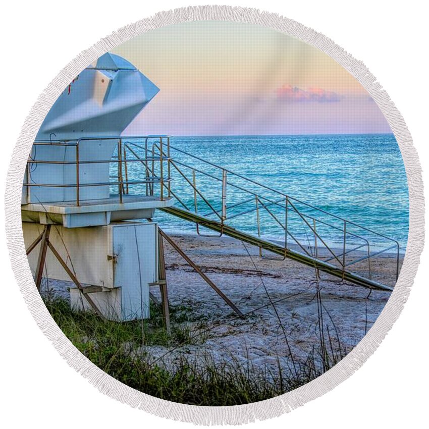 Vero Beach Round Beach Towel featuring the photograph Saving Sunset by T Lynn Dodsworth